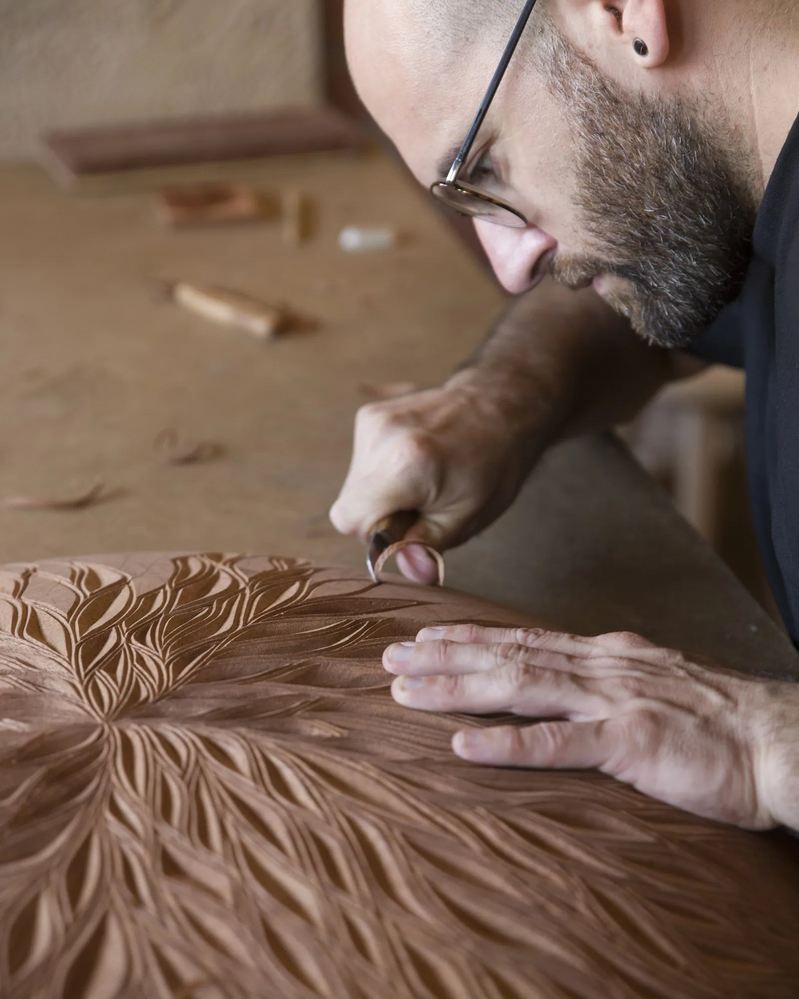 Close-up of Bernat Mercader chip carving a leaf pattern