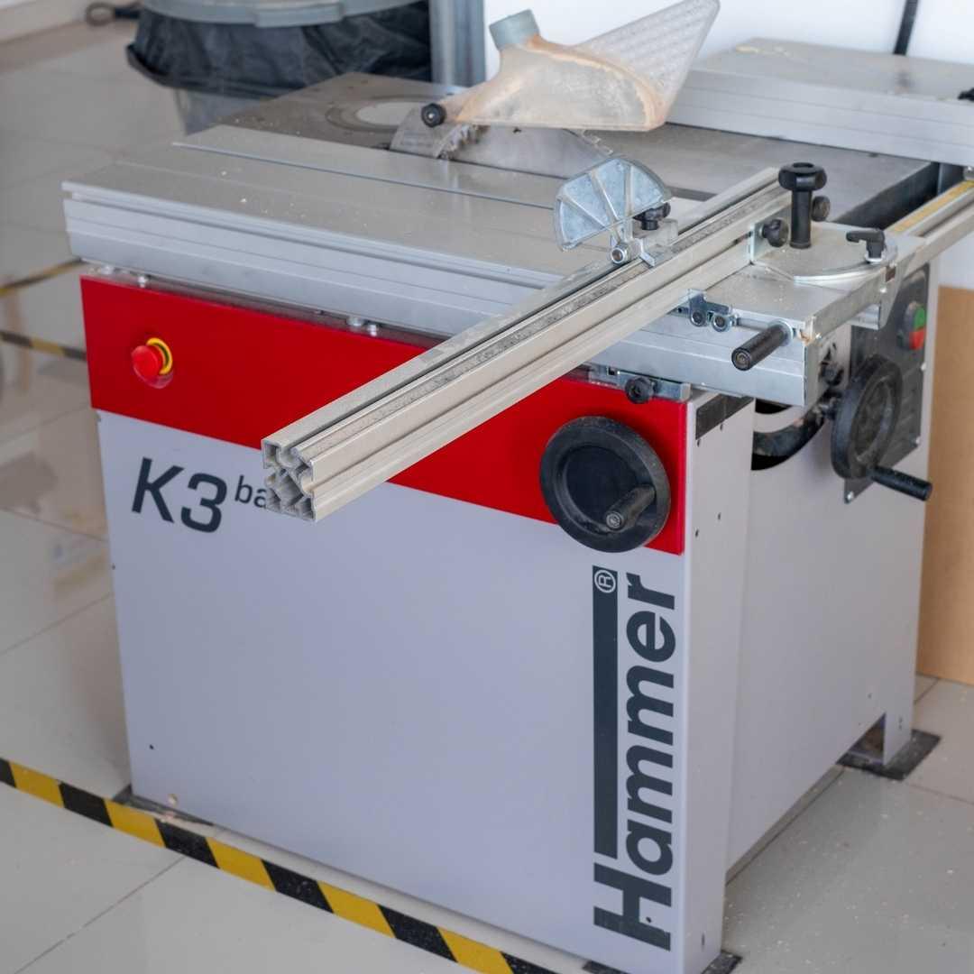 Table saw with 'Hammer' branding on a tiled floor